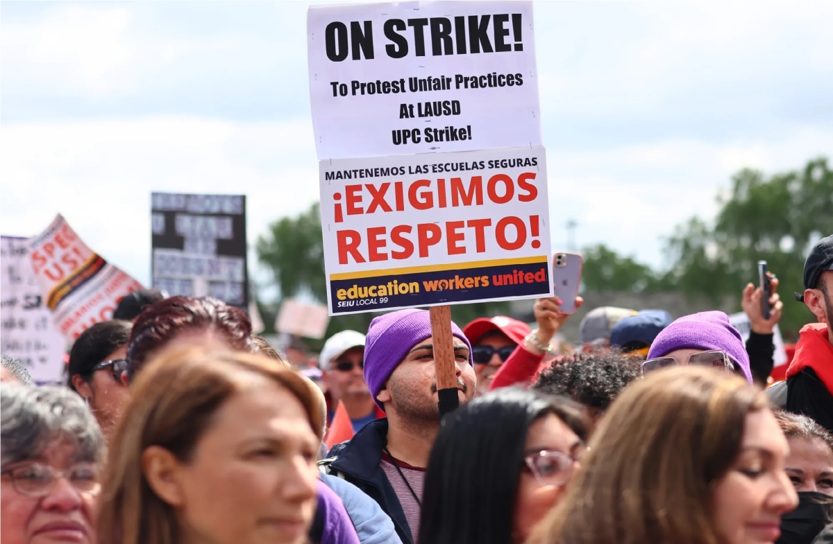 After three days of strike the Los Angeles school district resumes classes this Friday