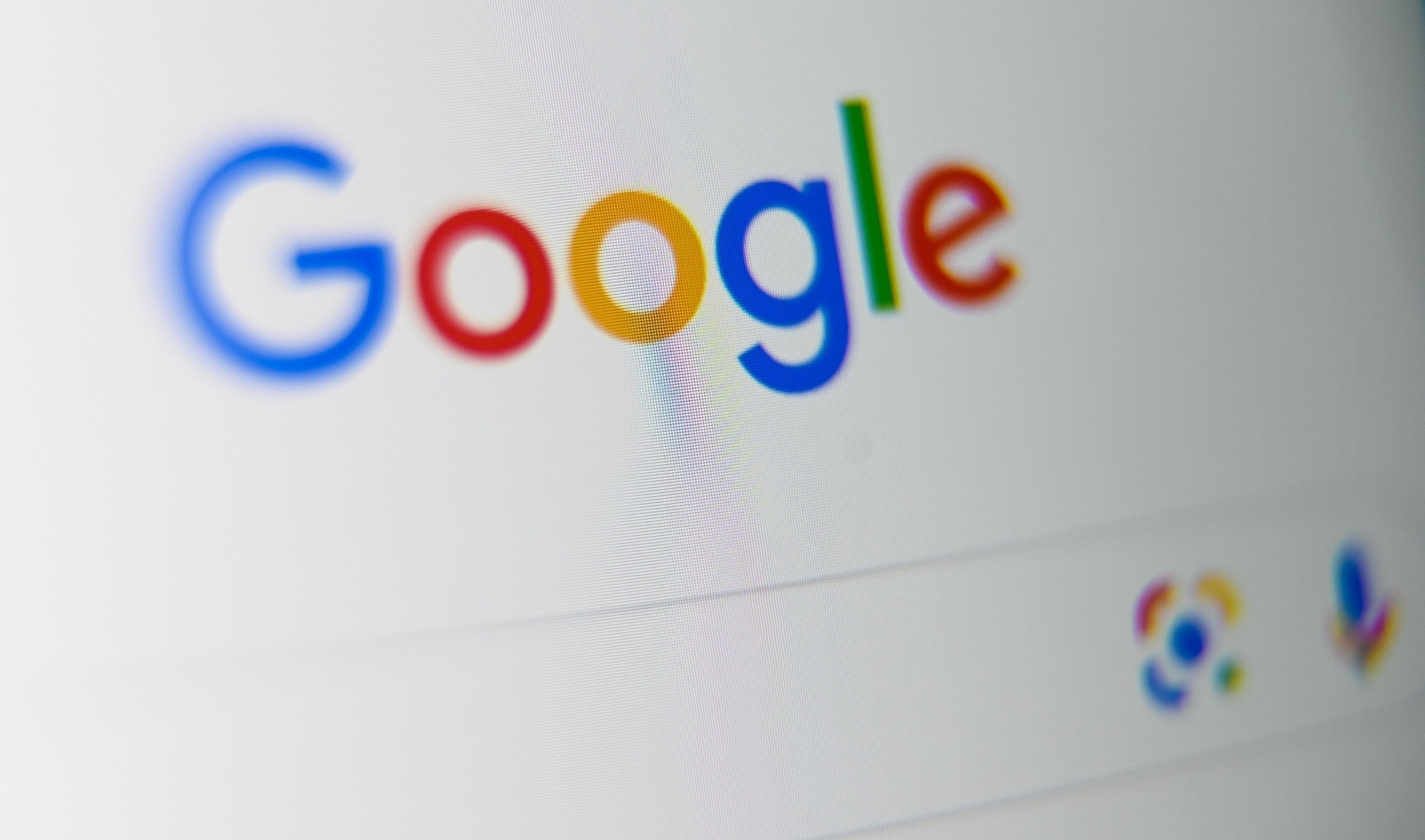 Google search predictions increase fear and anxiety among Spanish speakers