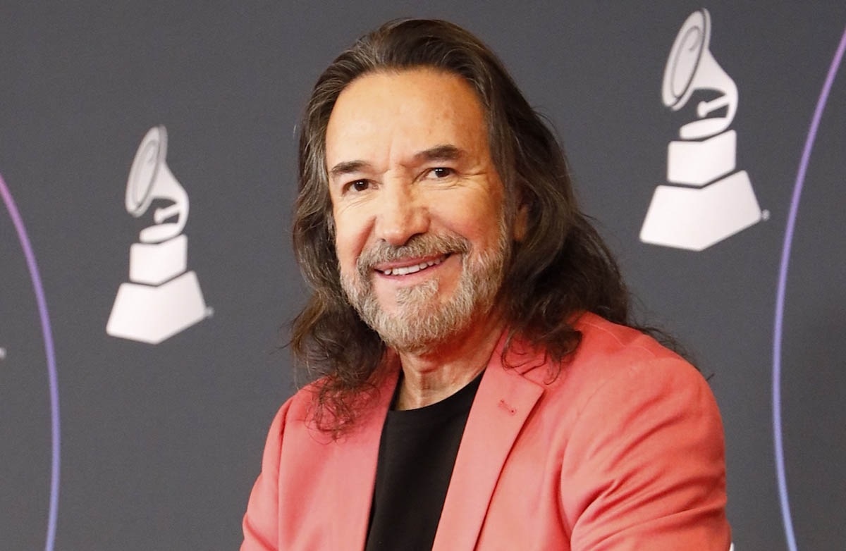 Marco Antonio Solis confesses that his father failed in his attempt to be a singer and that led him to drink