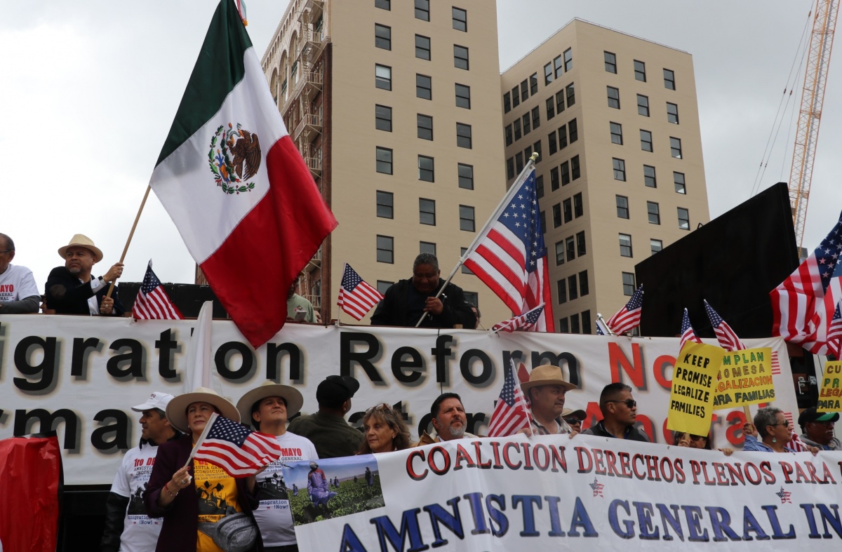 Immigrants march and ask for an amnesty for all
