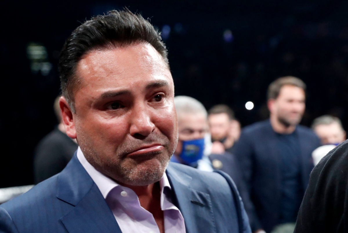 Oscar de la Hoya sees Canelo Alvarezs goal against Dmitry Bivol as dangerous and does not believe he can beat him