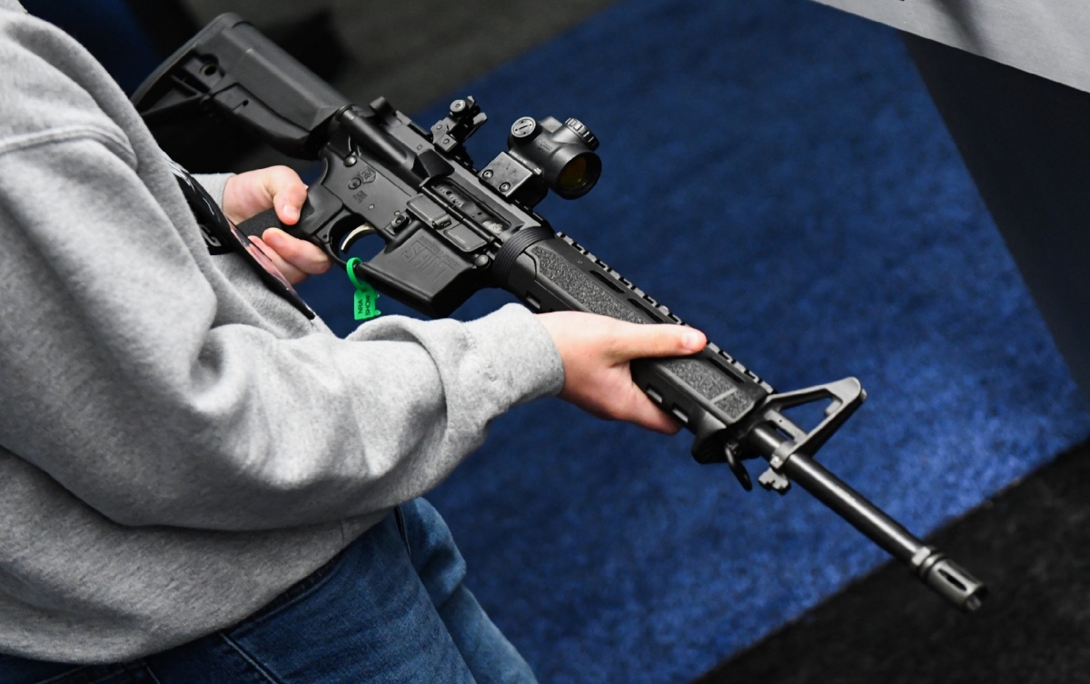 Arizona teen arrested for bringing AR 15 rifle to school