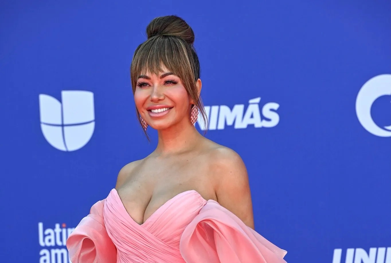 Get to know the spectacular rolling mansion in which Chiquis Rivera and her band tour Mexico