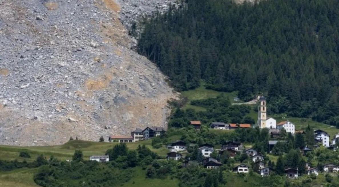 The huge rock avalanche that stopped just before hitting a small town in Switzerland