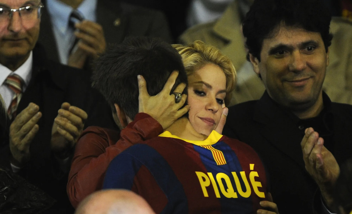 Did Shakira put a clause on Pique so that he does not marry Clara Chia