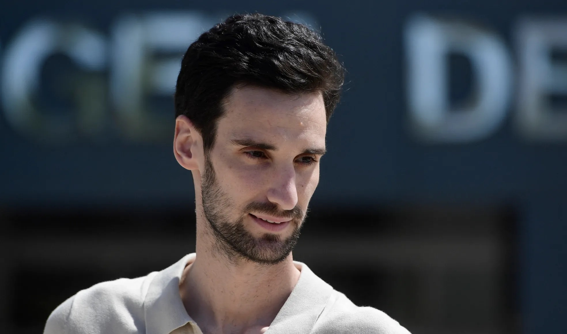 Sergio Rico leaves the hospital after being hospitalized for more than 80 days and a serious horse accident