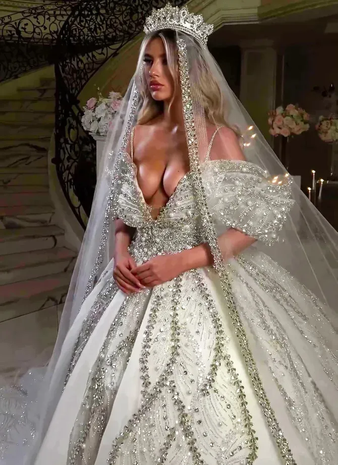 The grandeur of the Thessia Bridal Dress