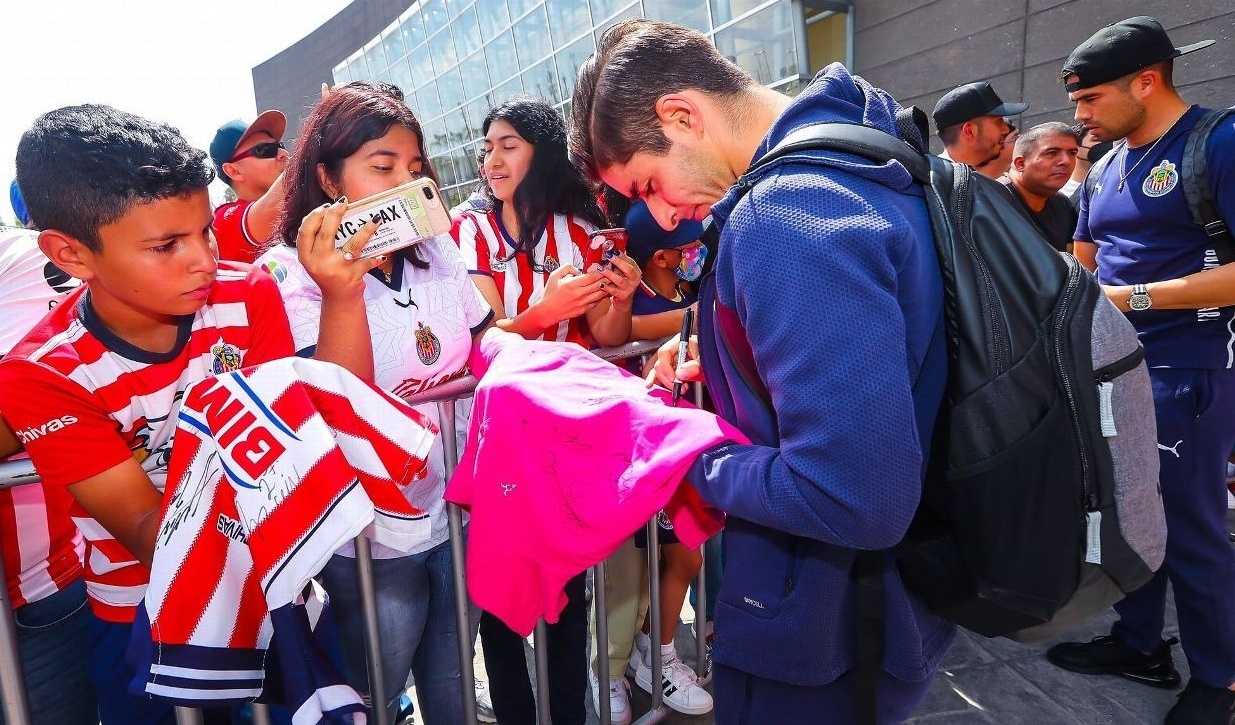 Isaac Brizuela publicly apologizes to the fan