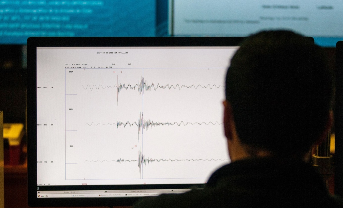 7points 6 quake damages buildings in Indonesia and is felt as far as Australia