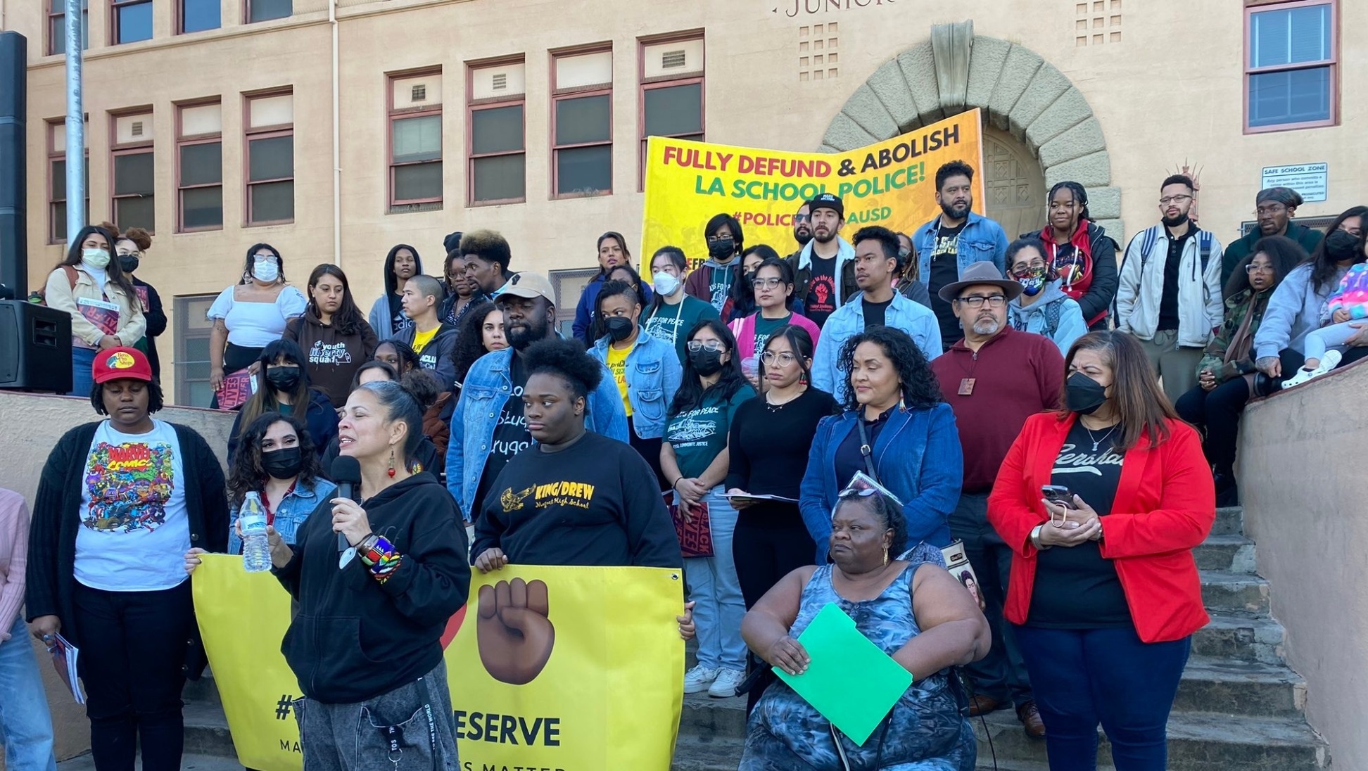 They ask that the police officers of the Los Angeles district schools be fired