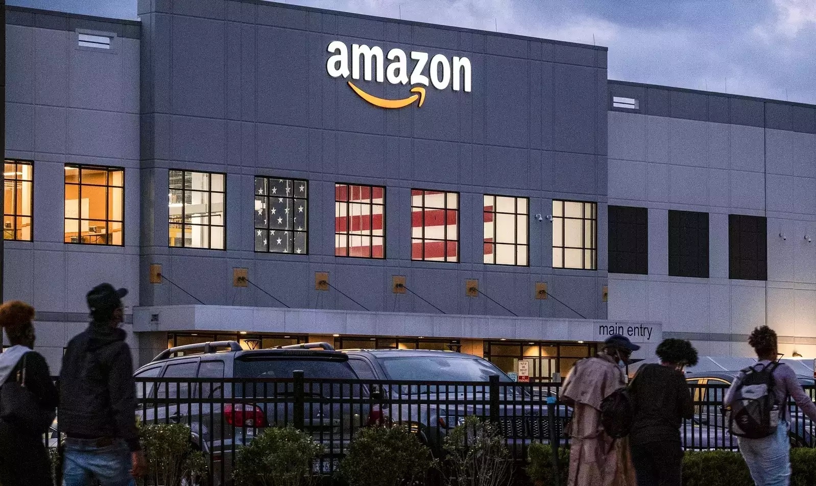 Amazon will reduce the salary of its corporate employees in the US