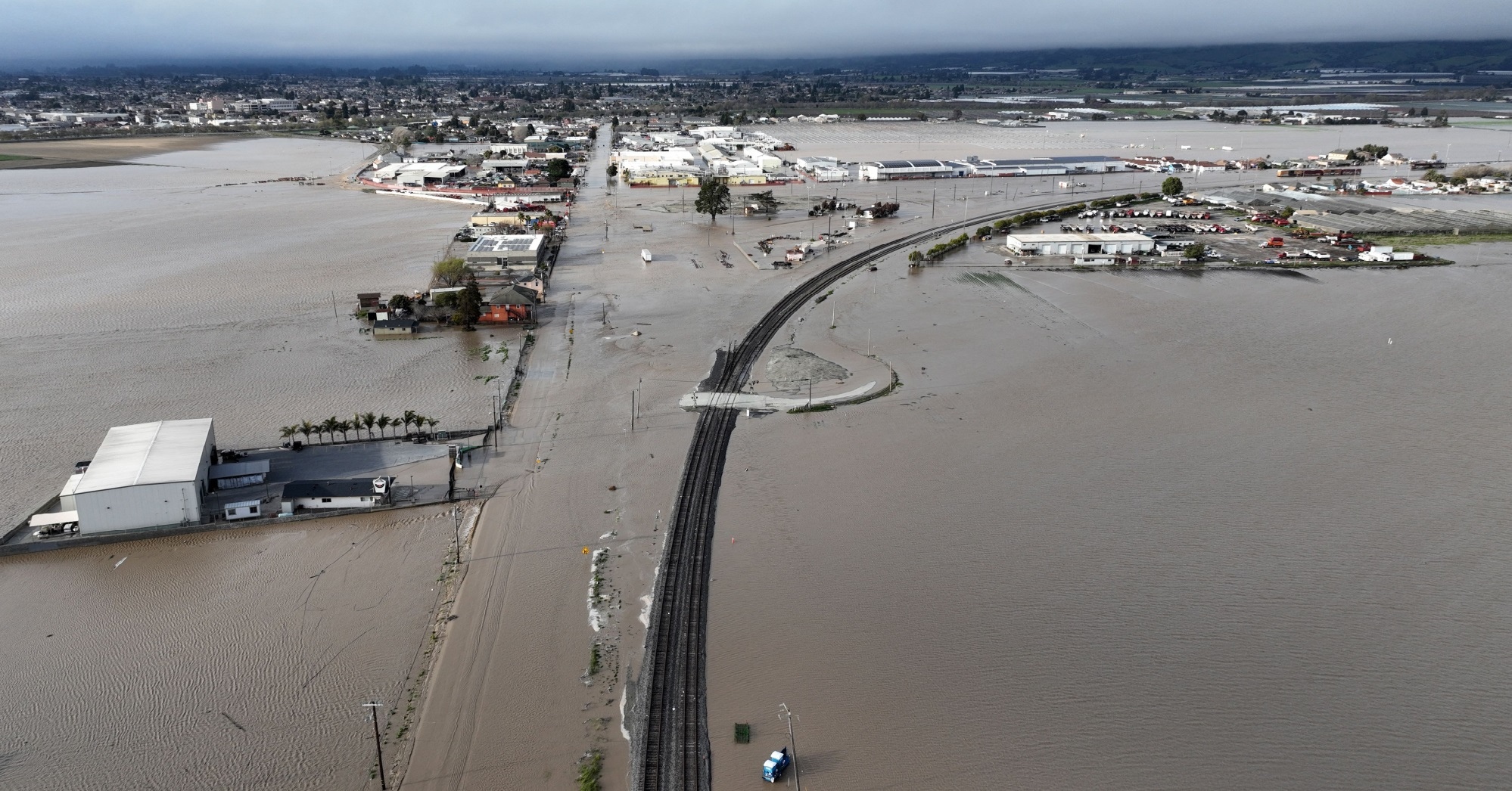 Failure in the Pajaro River levee triples a few hours after the arrival of a new atmospheric river