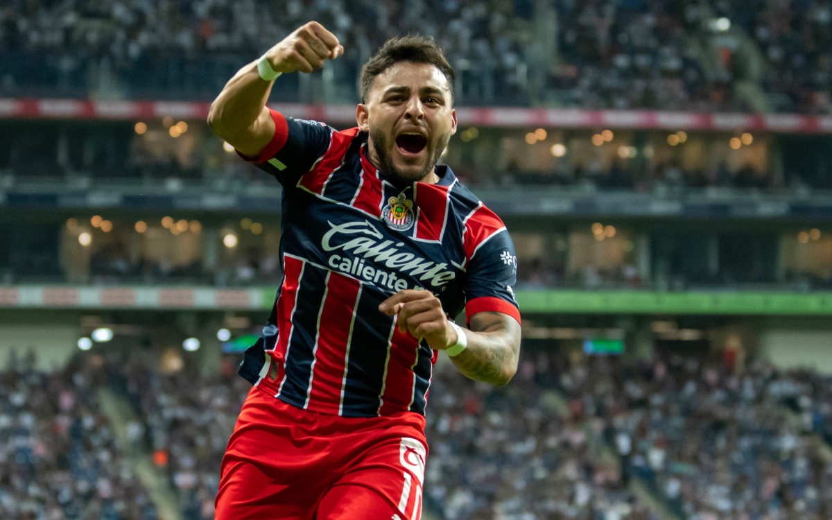 Alexis Vega to the Eagles of America The Chivas de Guadalajara star conceives the possibility of wearing cream blue