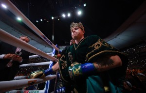 Dolce and Gabbana accompanied and dazzled Canelo Alvarez in his criticized victory over John Ryder