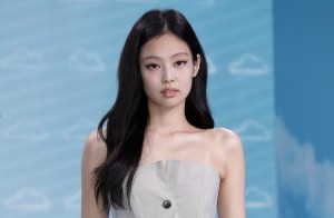 Jennie, member of the group Blackpink, leaves the stage during a concert due to health problems