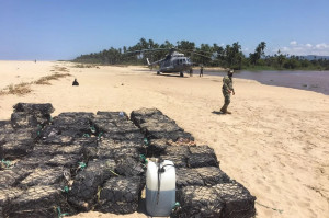 Navy in Mexico seizes millionaire shipment of cocaine after chase with ships and helicopter