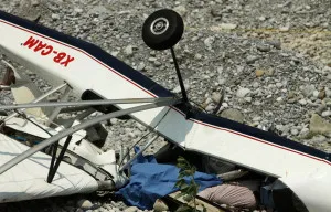 Plane crashes during reveal of baby's gender in Mexico and pilot dies