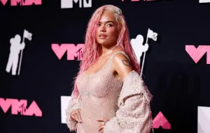 Karol G: translucent looks and show drive Anuel AA crazy at the MTV Video Music Awards 2023