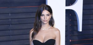 Emily Ratajkowski boasts on her body the “battle wounds” she got after attending the Bad Bunny concert