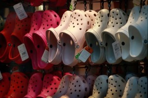 Crocs celebrates its 20th anniversary by giving away thousands of pairs: so you can participate for yours 