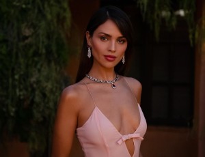 Eiza Gonzalez received a romantic surprise on Valentine's Day with balloons and flowers